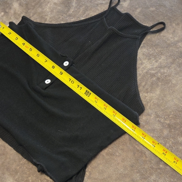 Black Ribbed Crop Tops - Picture 4 of 6